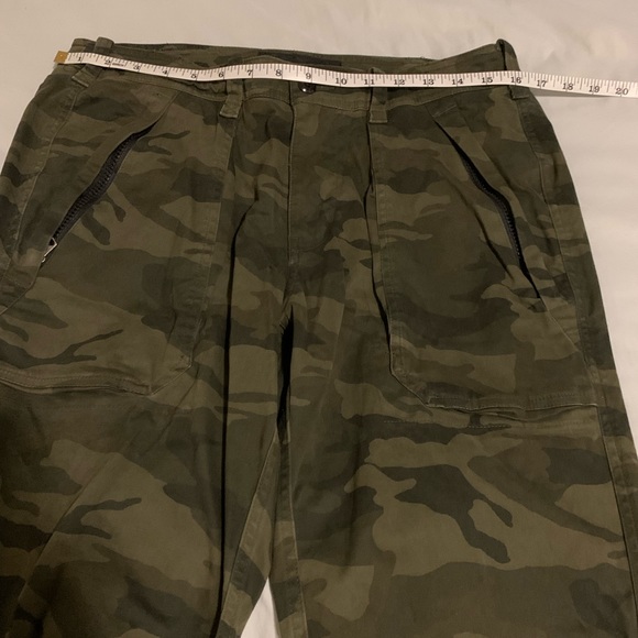 Abercrombie & Fitch Camouflage 4-Pocket Pants - Picture 4 of 7